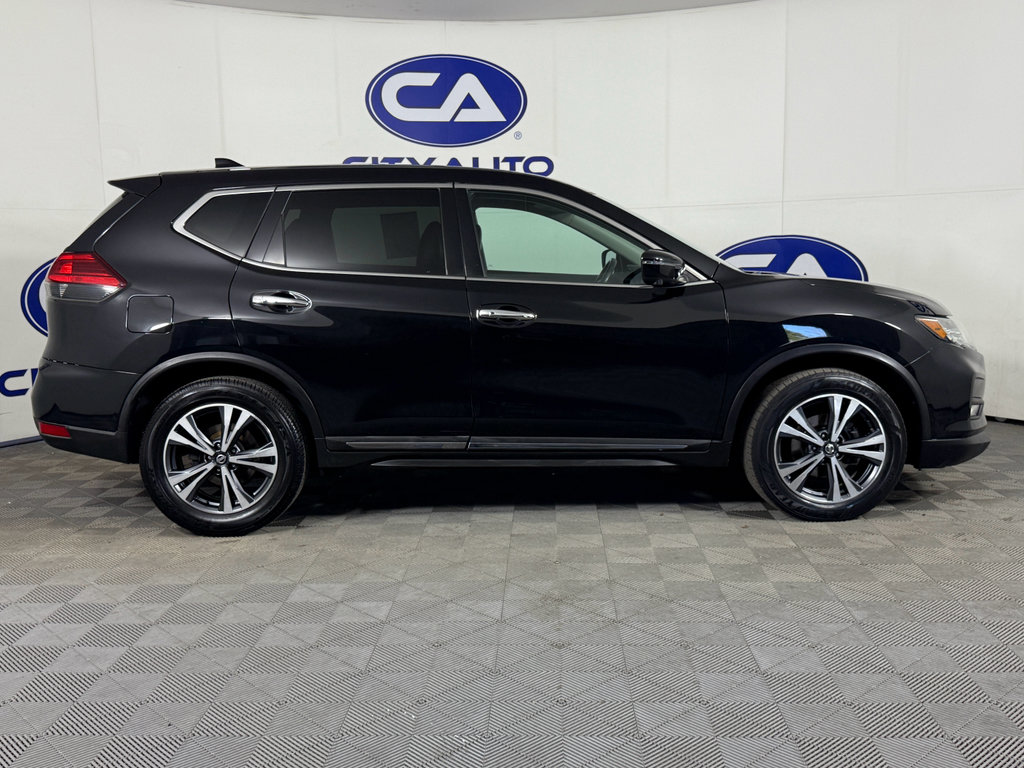 Used 2017 Nissan Rogue SL w/ SL Premium Package FWD image 3