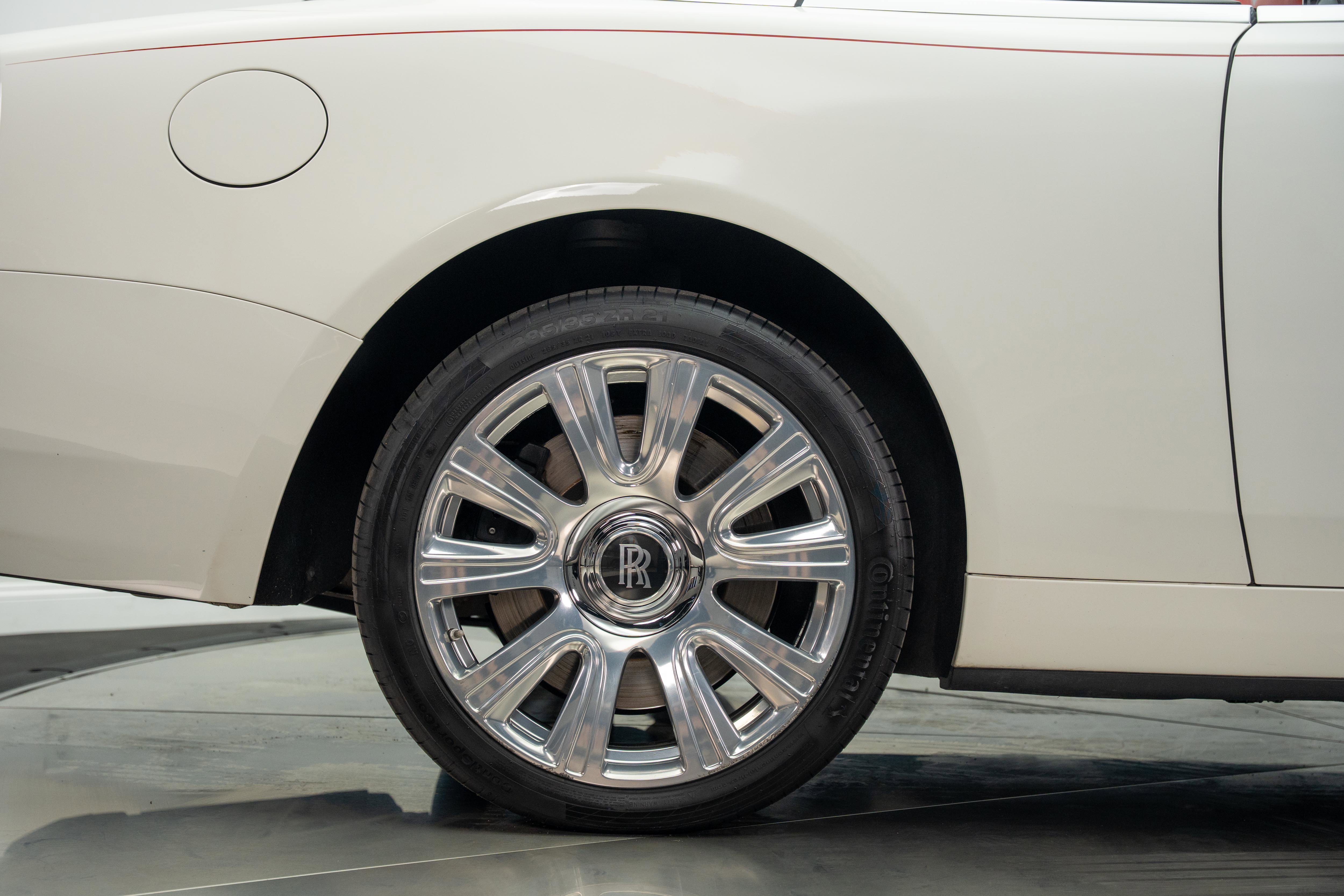 Used 2017 Rolls-Royce Dawn RWD image 60