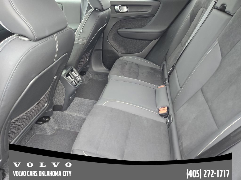 Certified 2025 Volvo XC40 B5 Plus AWD/4WD image 29