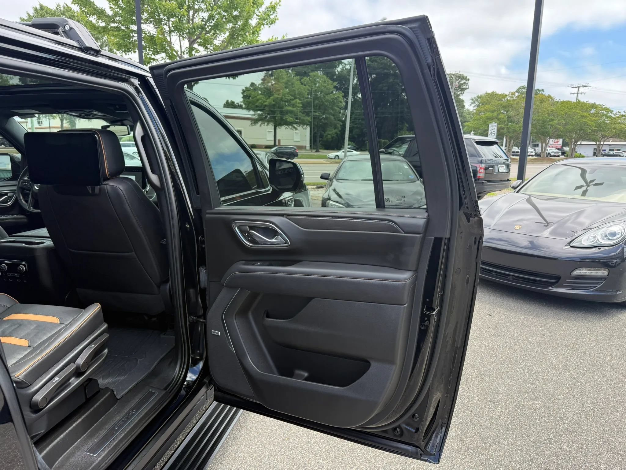 Used 2023 GMC Yukon XL AT4 w/ AT4 Premium Package AWD/4WD image 26