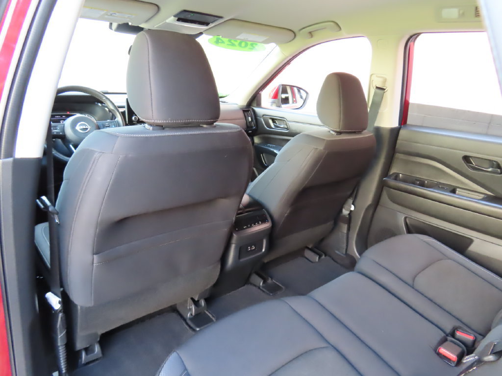 Used 2024 Nissan Pathfinder SV AWD/4WD image 28