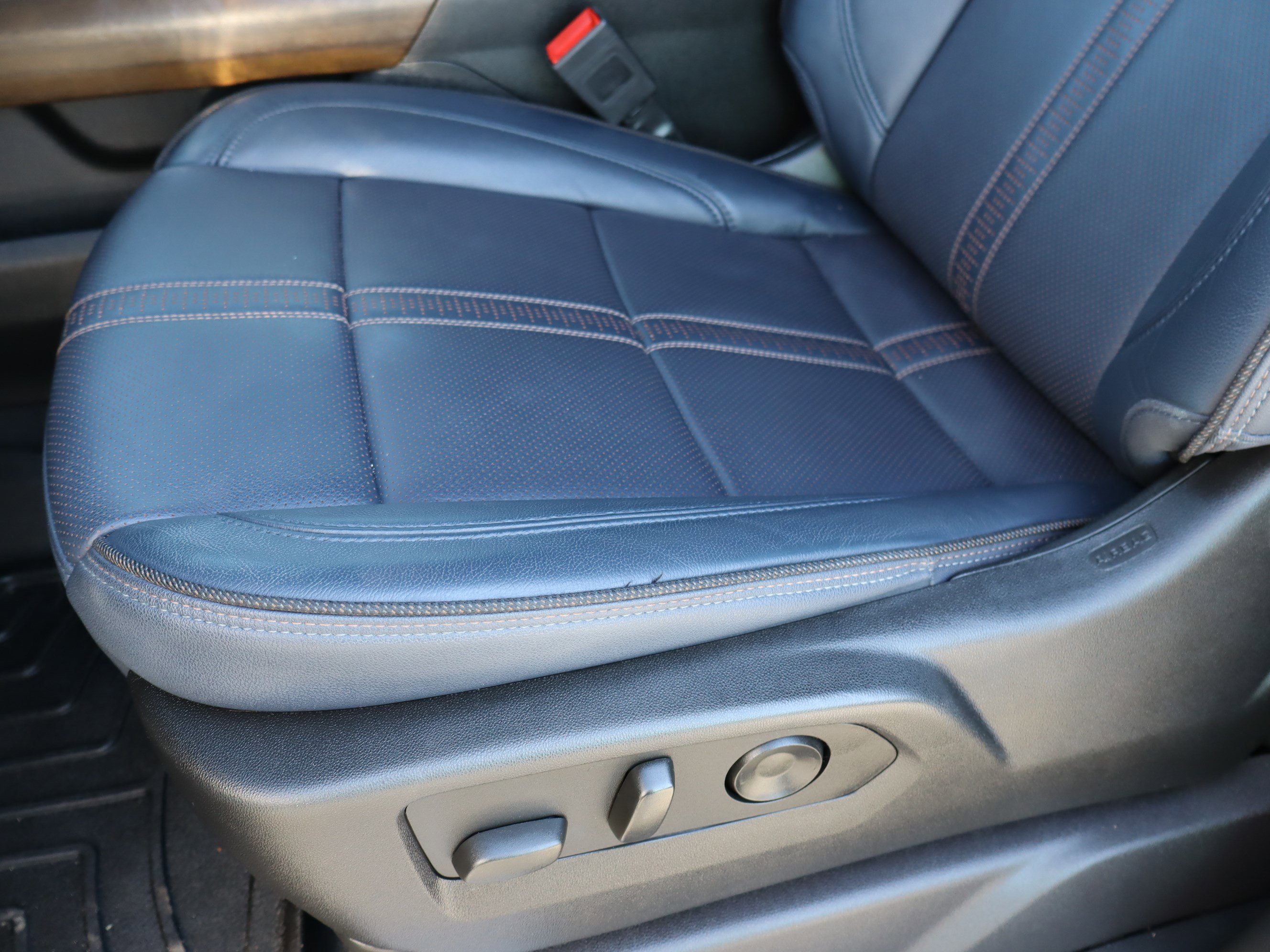 Used 2024 Chevrolet Silverado 2500 High Country w/ High Country Premium Package image 22