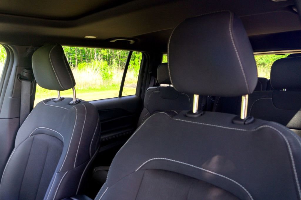 Used 2024 Jeep Grand Cherokee L Laredo w/ Luxury Tech Group I RWD image 11