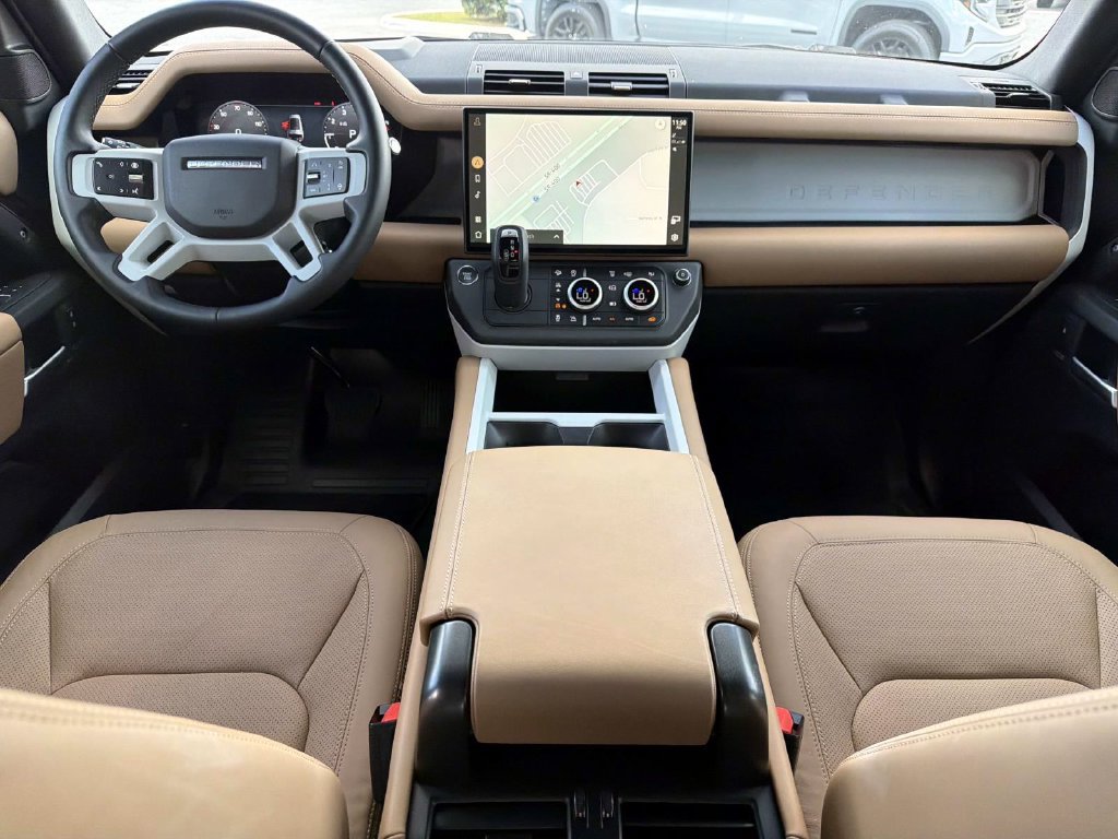 Used 2026 Land Rover Defender 130 X-Dynamic SE AWD/4WD image 14
