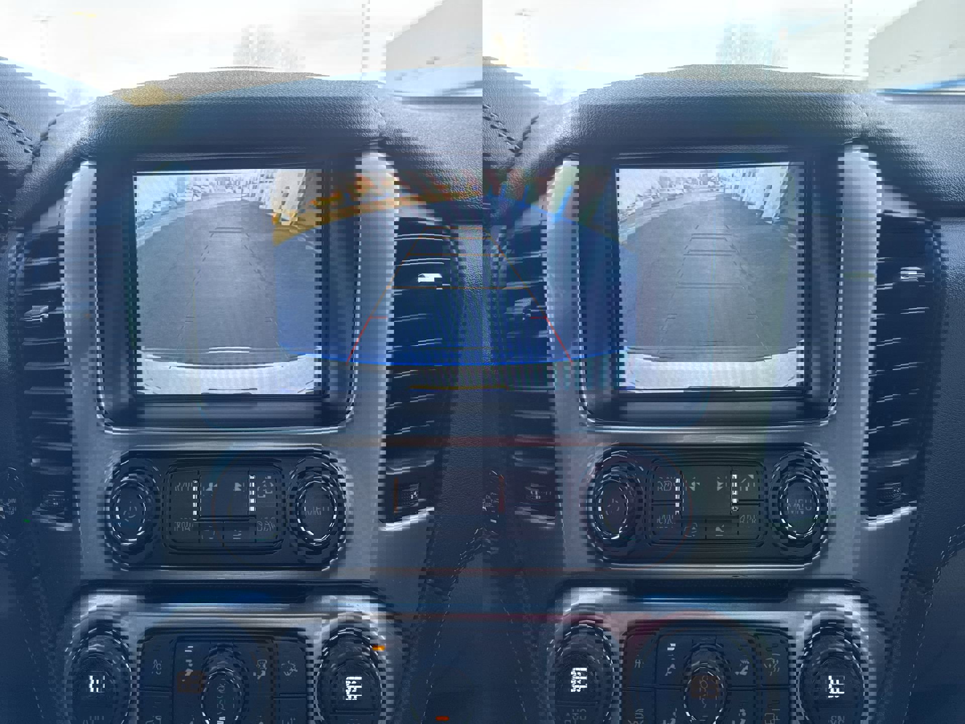 Used 2018 Chevrolet Tahoe LT w/ Luxury Package image 17