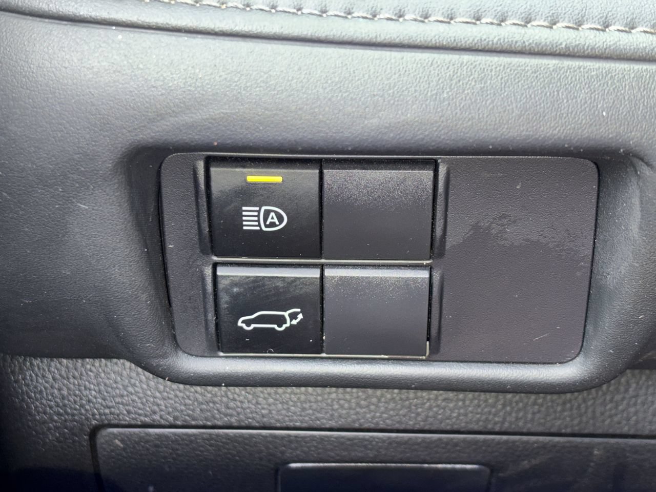 Used 2022 Toyota Highlander XLE FWD image 15
