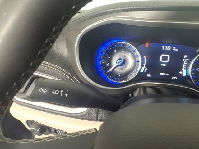 Used 2022 Chrysler Pacifica Touring-L image 18