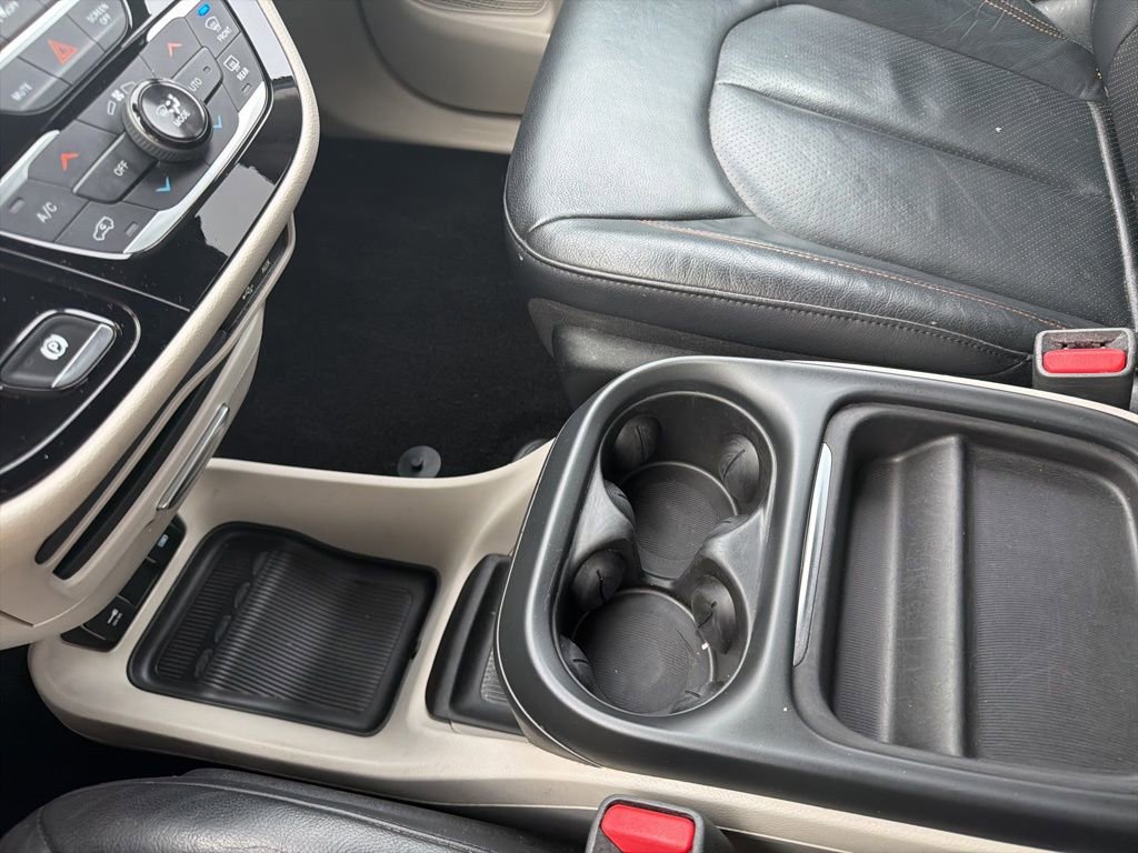 Used 2018 Chrysler Pacifica Touring-L w/ Advanced Safetytec Group image 38