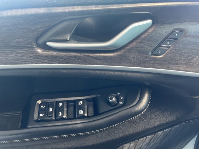 Used 2023 Jeep Grand Cherokee Limited image 19