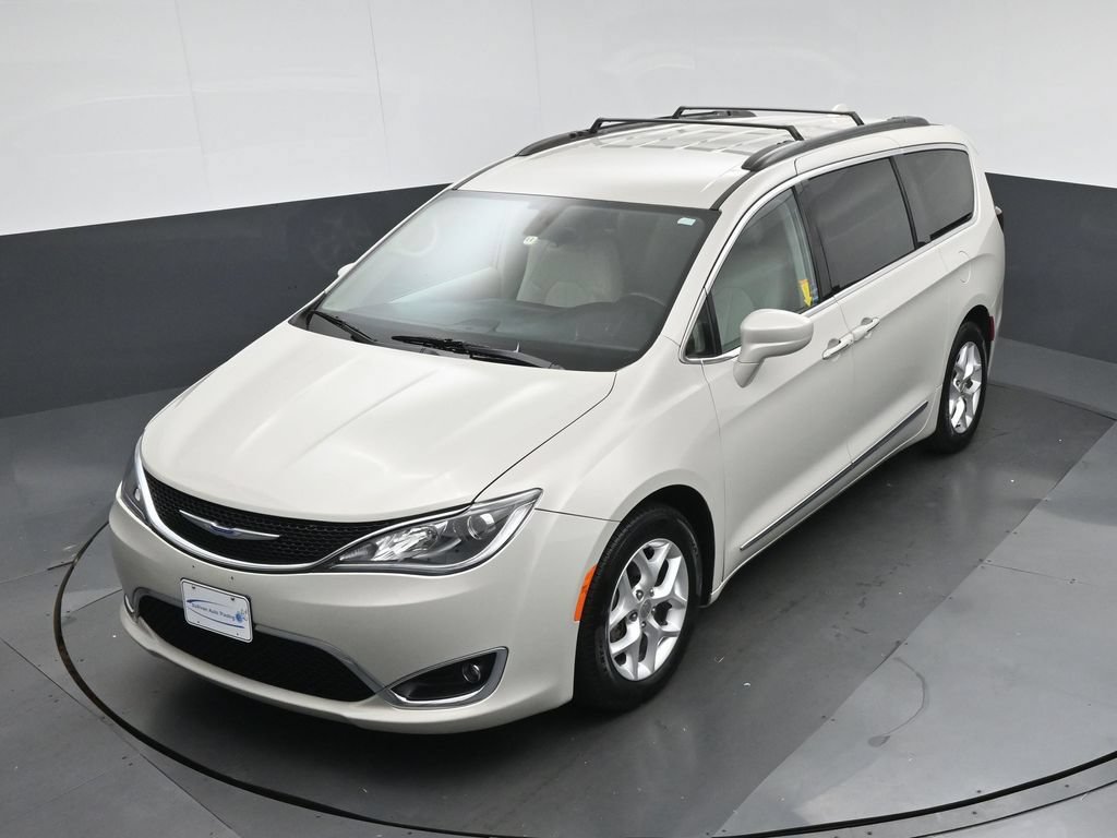 Used 2017 Chrysler Pacifica Touring-L w/ Tire & Wheel Group FWD image 52