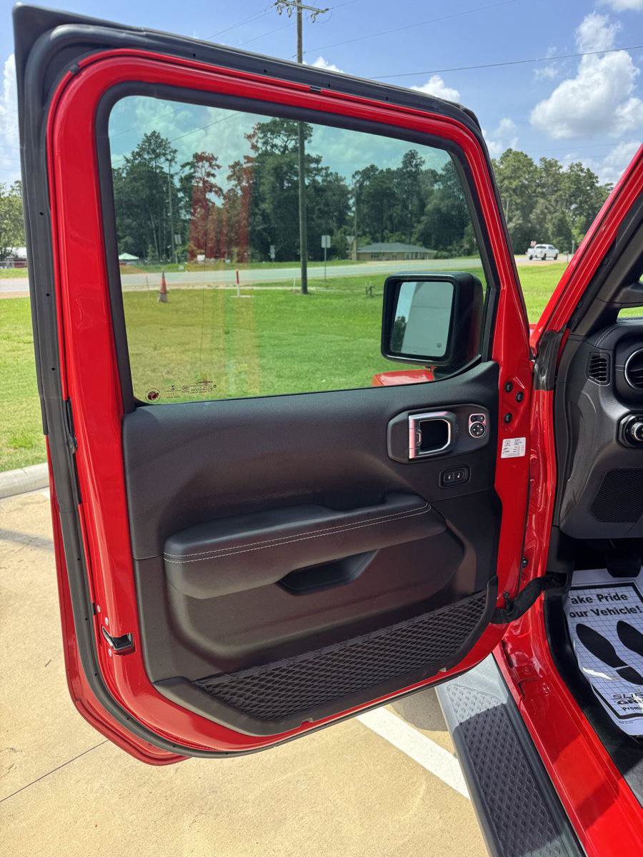 Used 2021 Jeep Gladiator Overland w/ Popular Equipment Package AWD/4WD image 9
