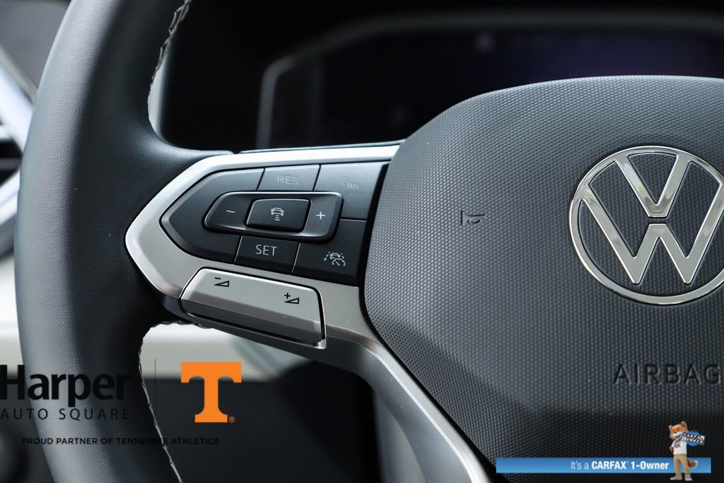 Used 2025 Volkswagen Taos SEL image 59