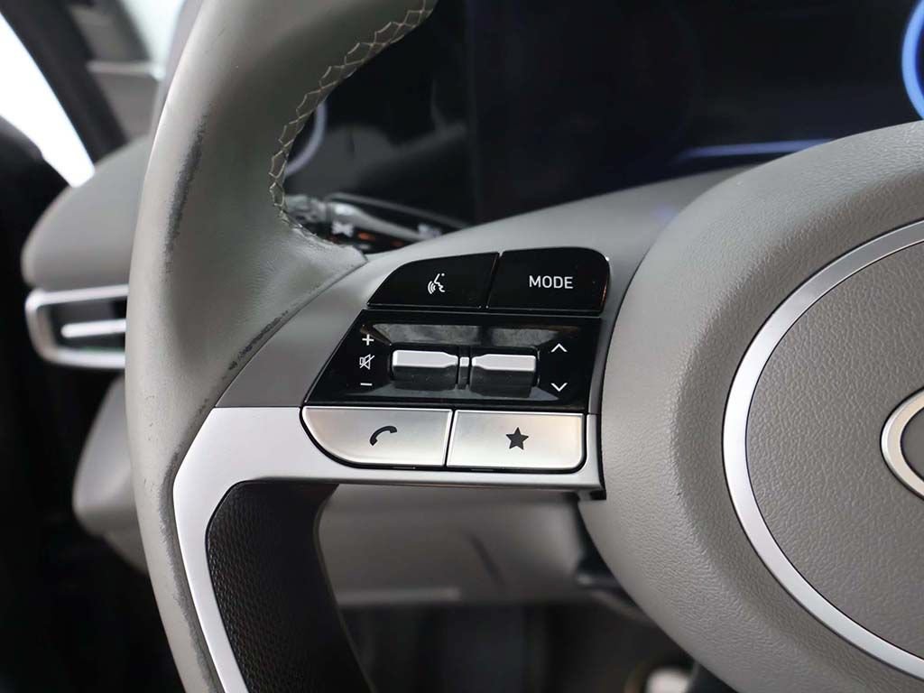 Used 2025 Hyundai Elantra SEL FWD image 43