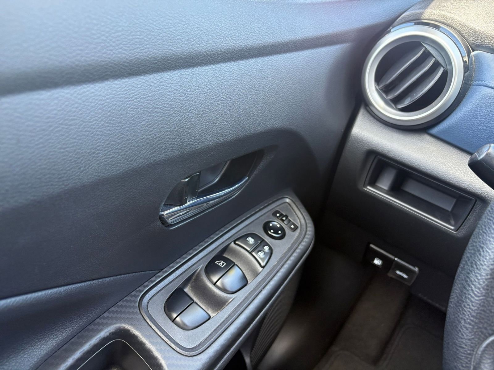 Used 2025 Nissan Versa SV image 18