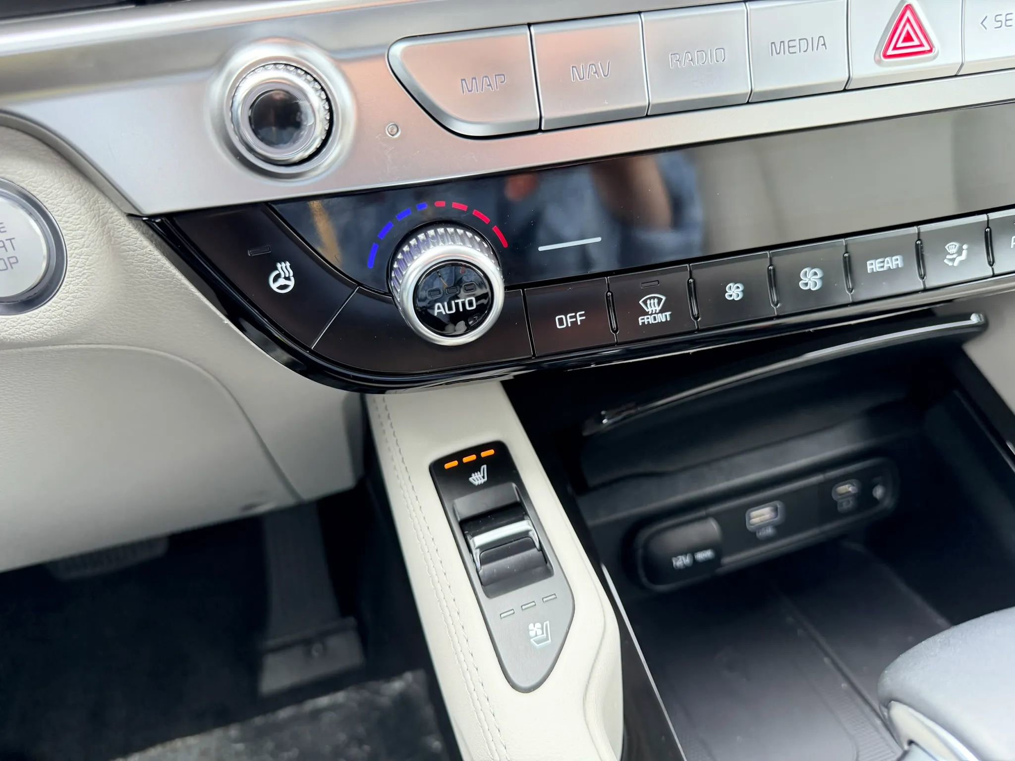 Used 2024 Kia Telluride EX w/ EX Captain's Chair Package image 21