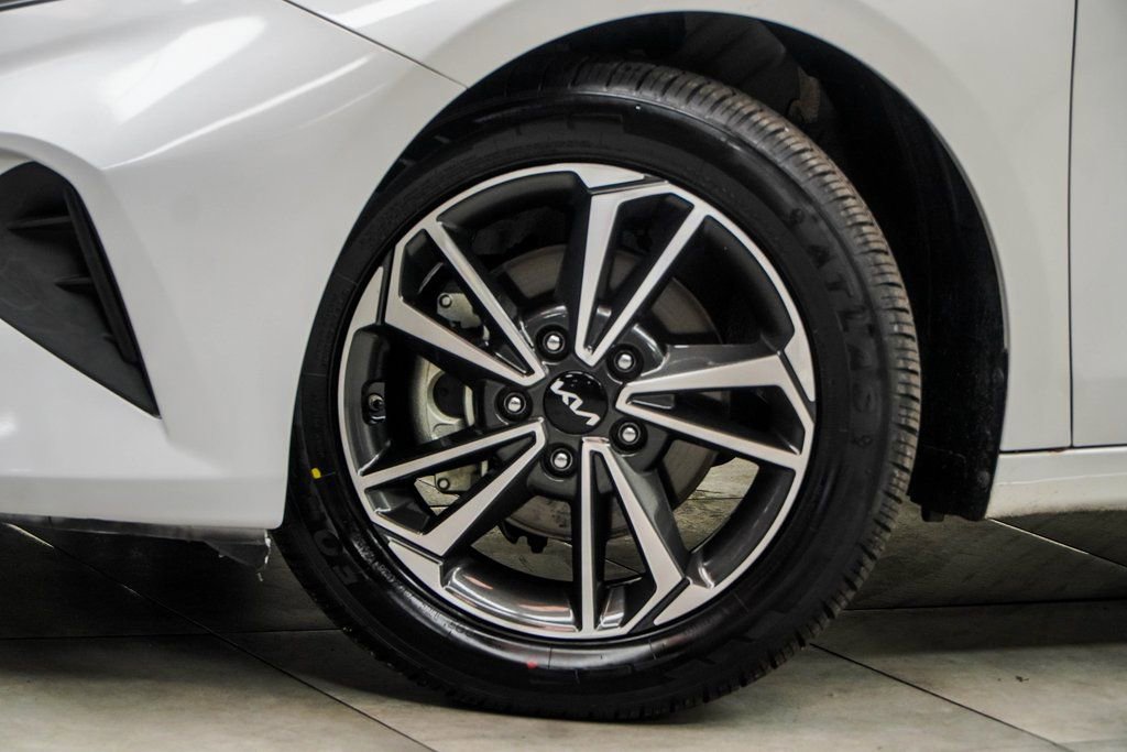 Used 2023 Kia Forte LXS w/ LXS Technology Package image 3