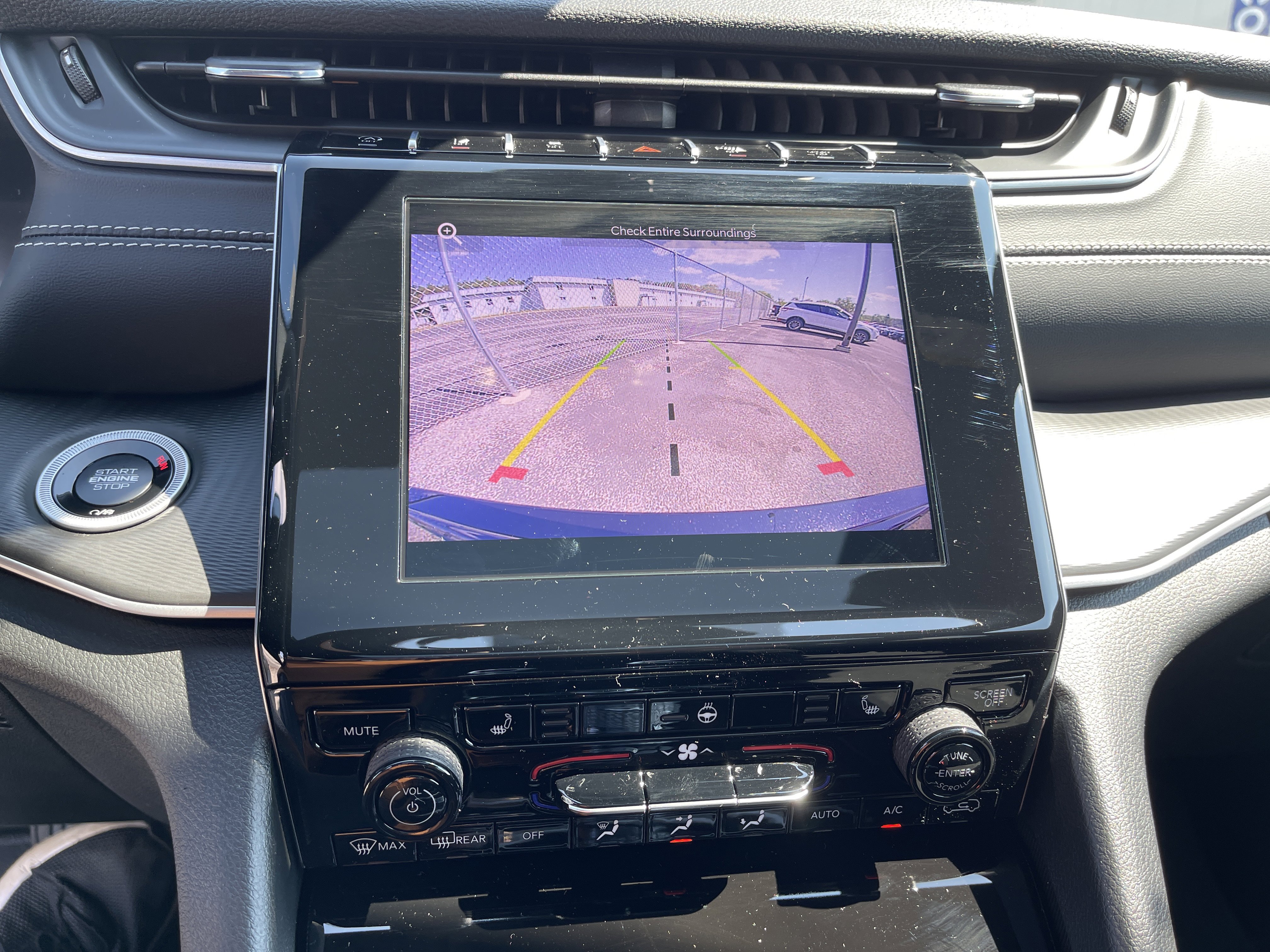 New 2025 Jeep Grand Cherokee Altitude image 24