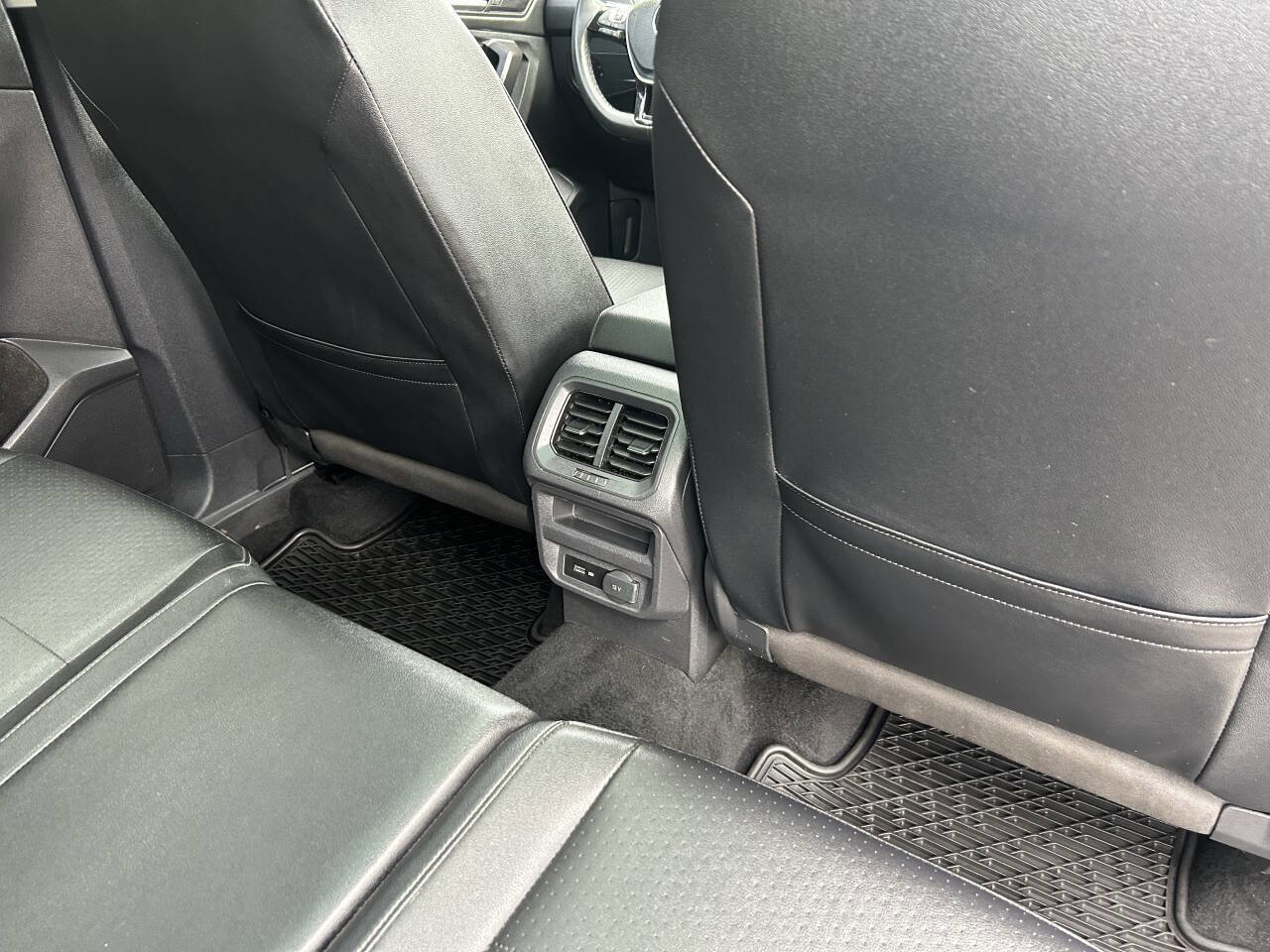 Used 2020 Volkswagen Tiguan SE w/ Panoramic Sunroof Package image 21