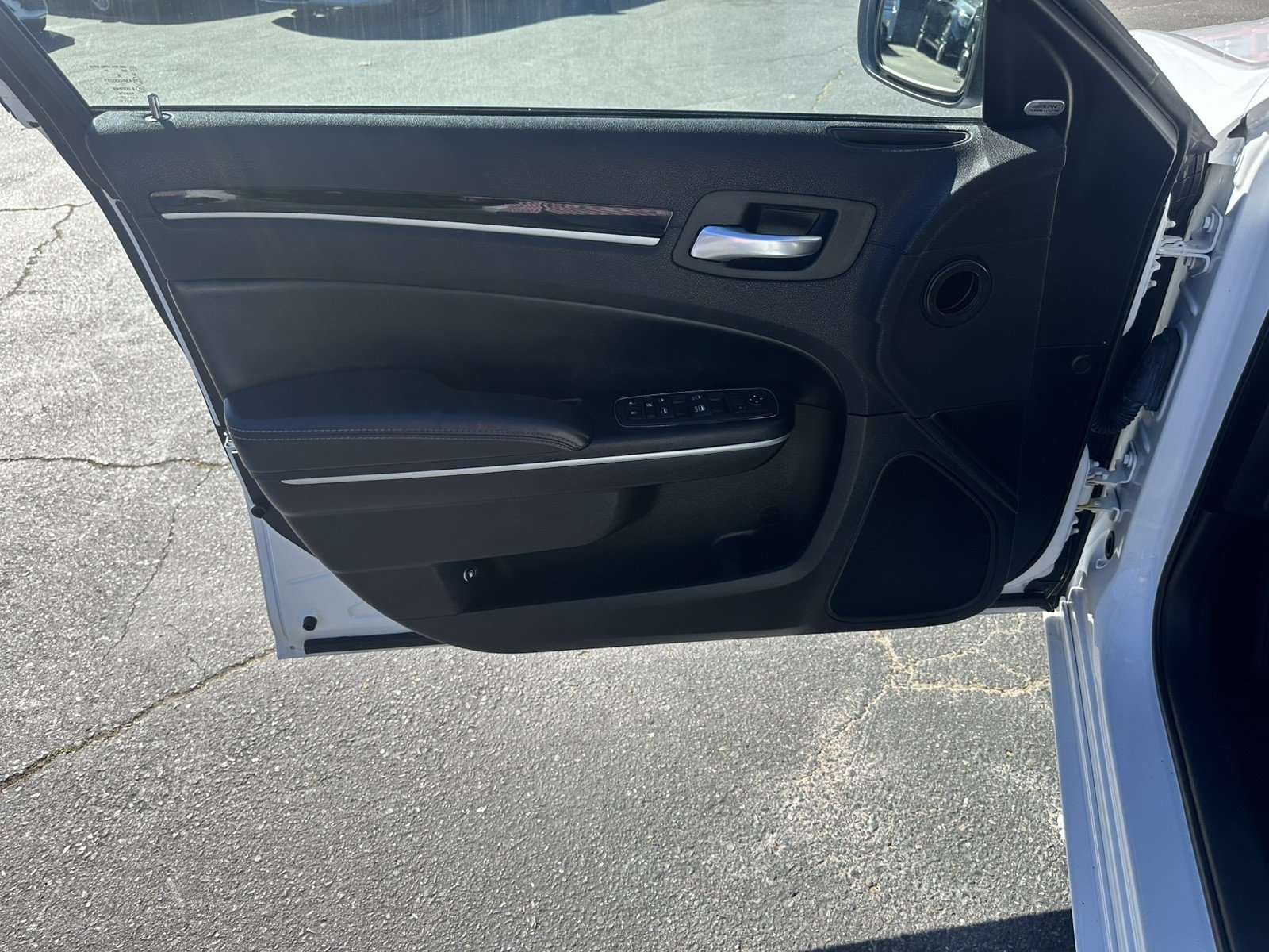 Used 2022 Chrysler 300 S image 27