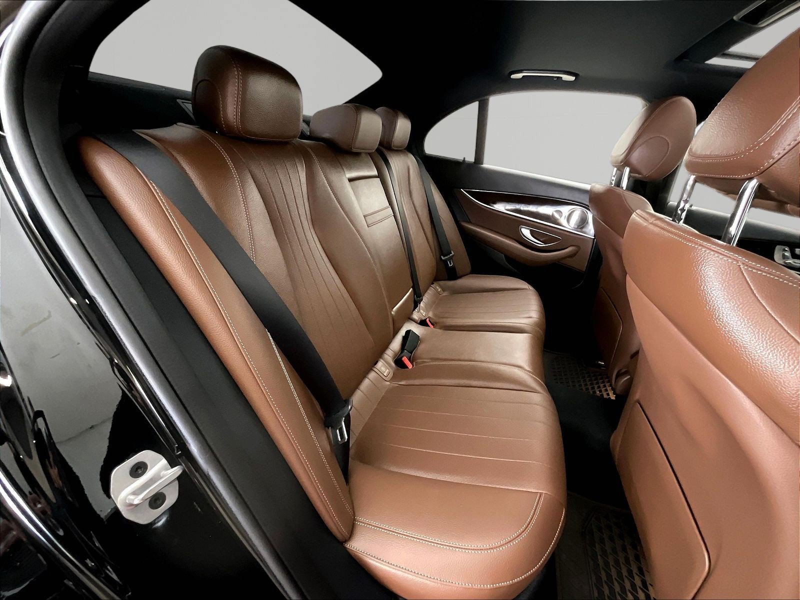 Used 2023 Mercedes-Benz E 350 4MATIC Sedan image 25