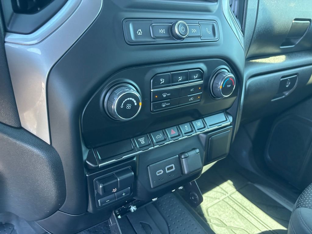 Used 2022 Chevrolet Silverado 2500 Custom w/ Custom Value Package image 16