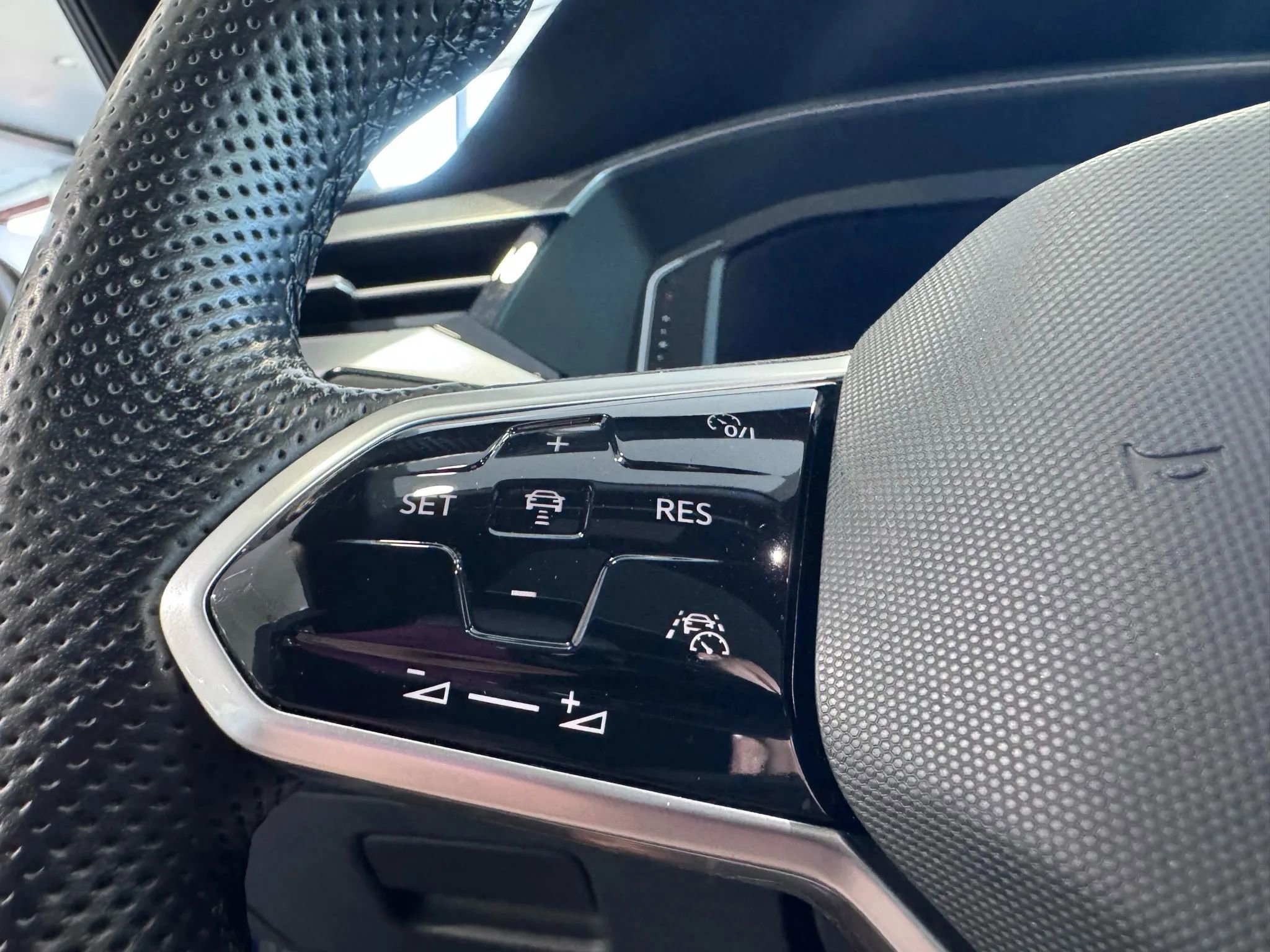 Used 2021 Volkswagen Arteon SEL image 23