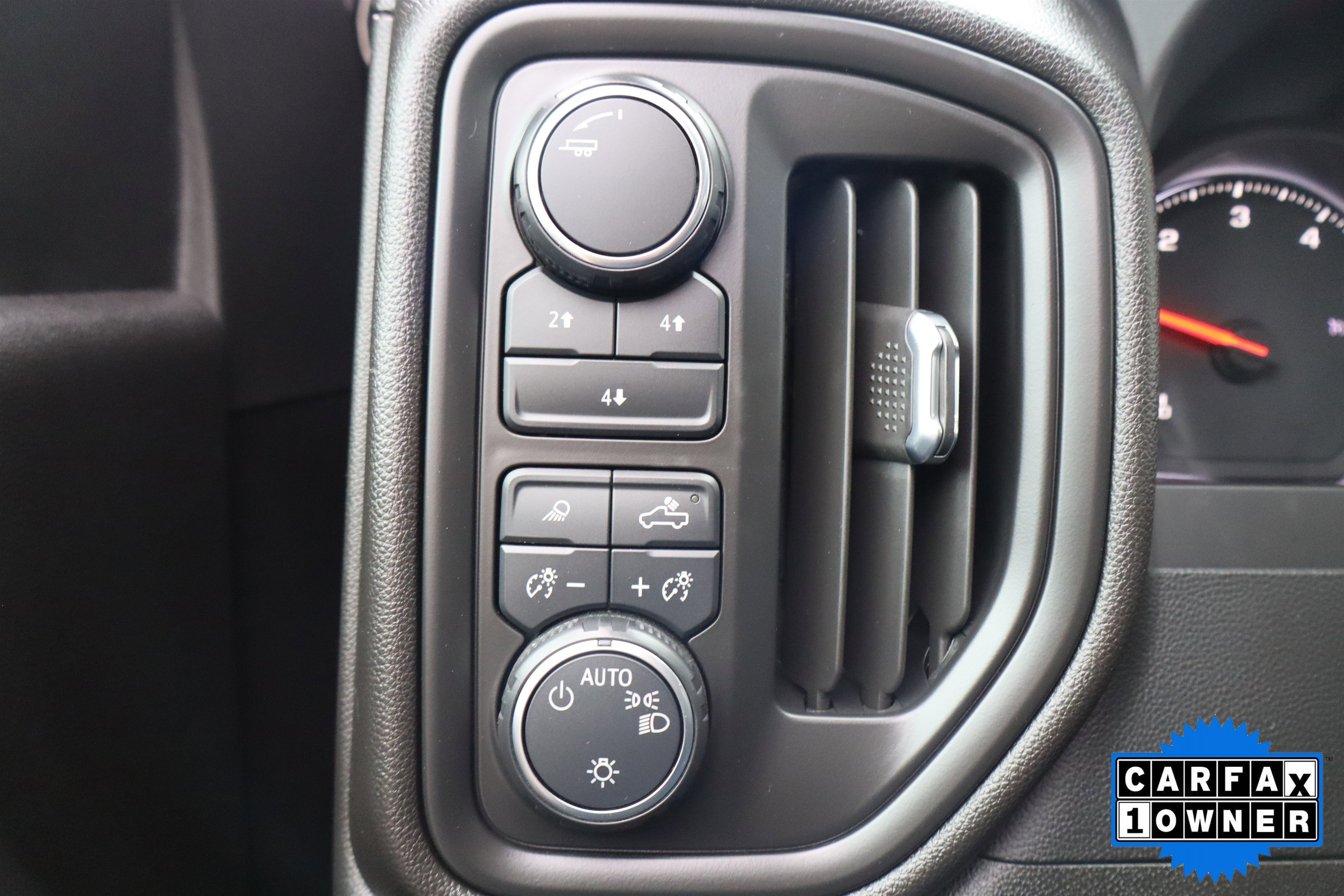 Certified 2024 Chevrolet Silverado 2500 Custom w/ Custom Value Package image 31