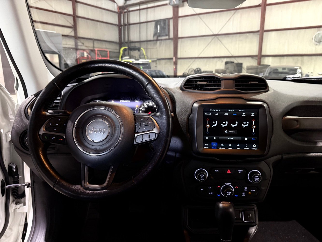 Used 2018 Jeep Renegade Limited w/ UConnect 8.4 Nav Group FWD image 29