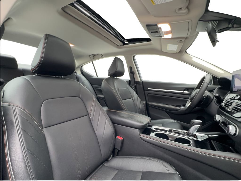 Used 2024 Nissan Altima 2.5 SR w/ SR Premium Package image 30