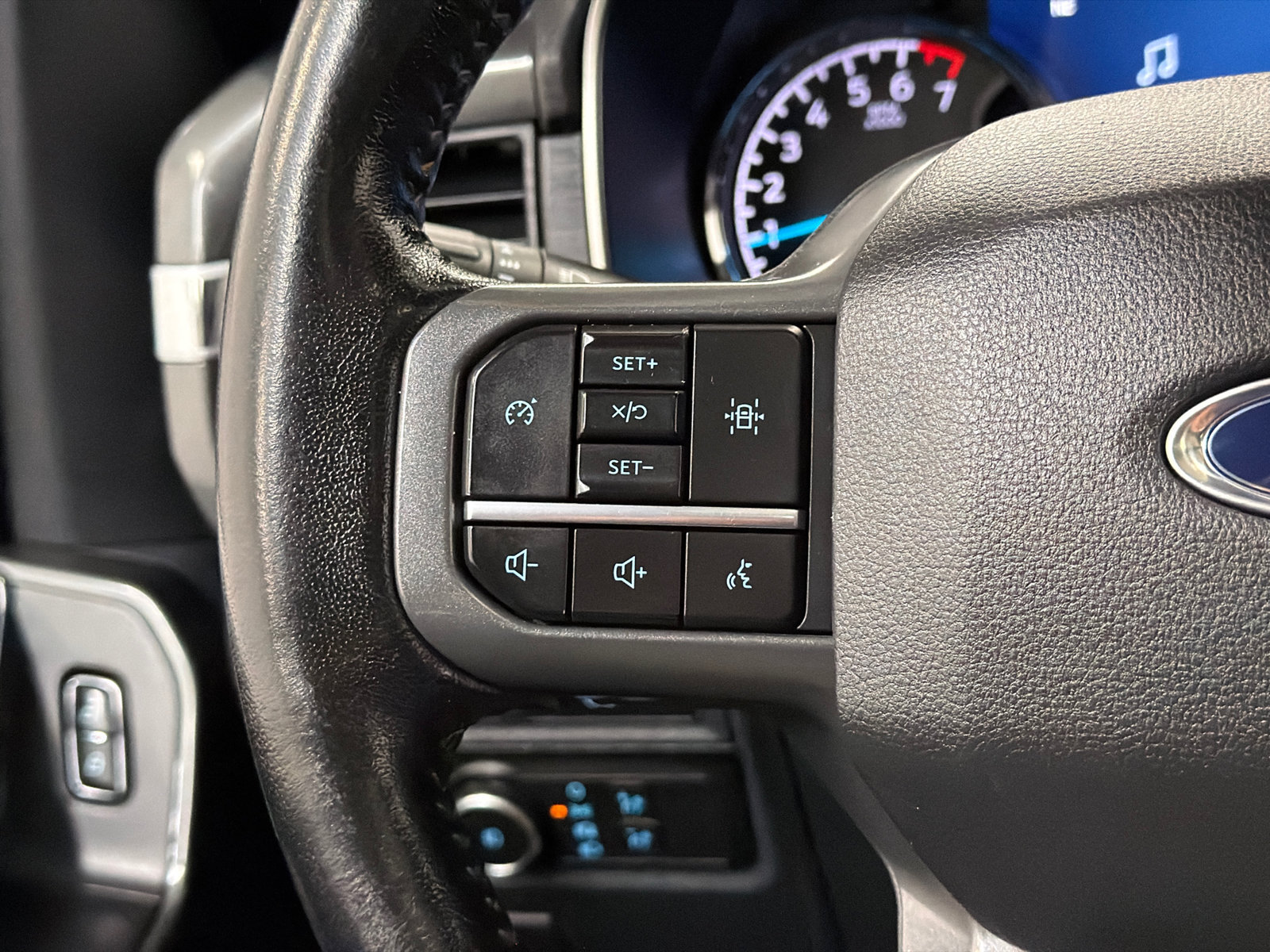 Used 2022 Ford F150 XLT w/ Equipment Group 302A High AWD/4WD image 23