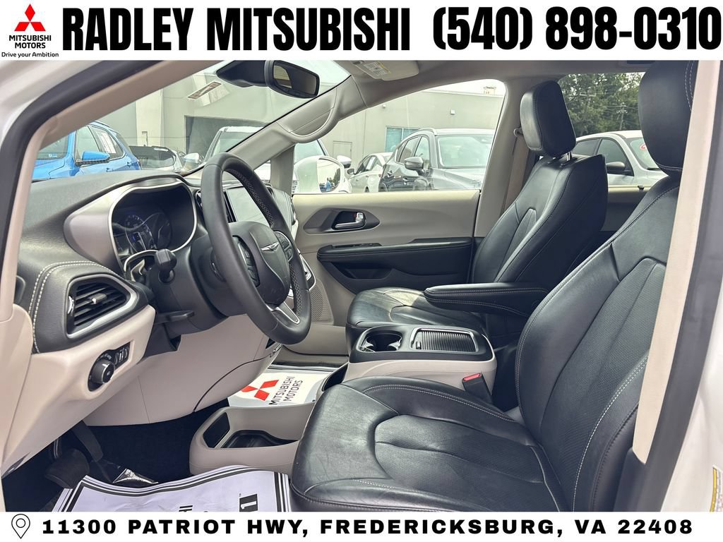 Used 2022 Chrysler Pacifica Touring-L FWD image 3