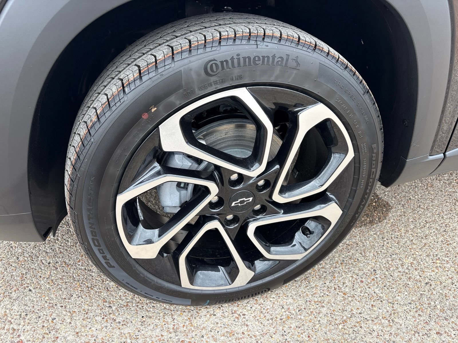 New 2026 Chevrolet Trax RS w/ Sunroof Package FWD image 32