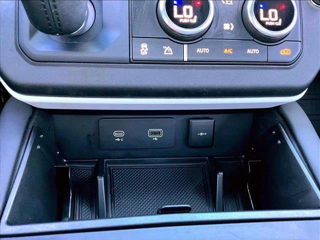 Used 2023 Land Rover Defender 110 SE image 23