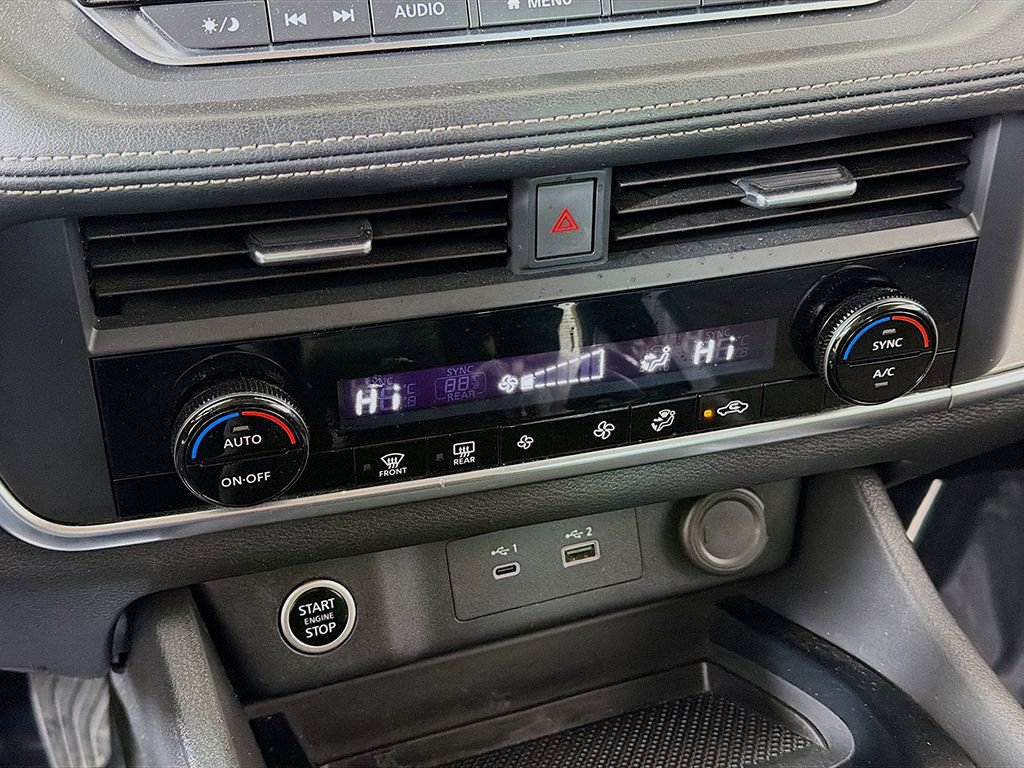 Used 2023 Nissan Rogue SV image 32