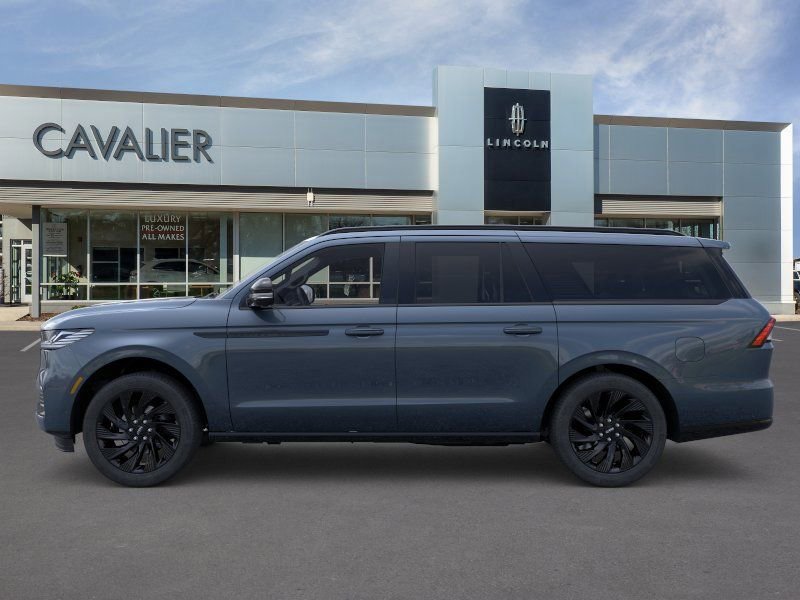 New 2026 Lincoln Navigator L Reserve AWD/4WD image 3