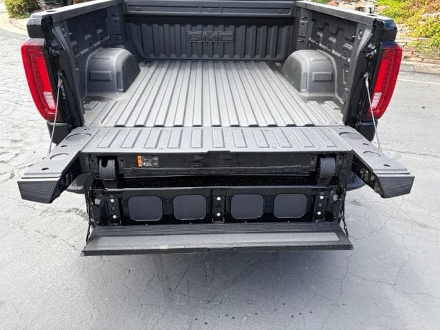 New 2026 GMC Sierra 1500 Denali w/ Technology Package AWD/4WD image 9