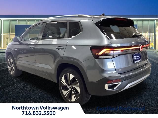 Used 2025 Volkswagen Taos SE w/ Panoramic Sunroof Package image 3