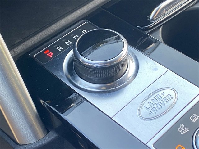 Used 2017 Land Rover Discovery HSE image 16