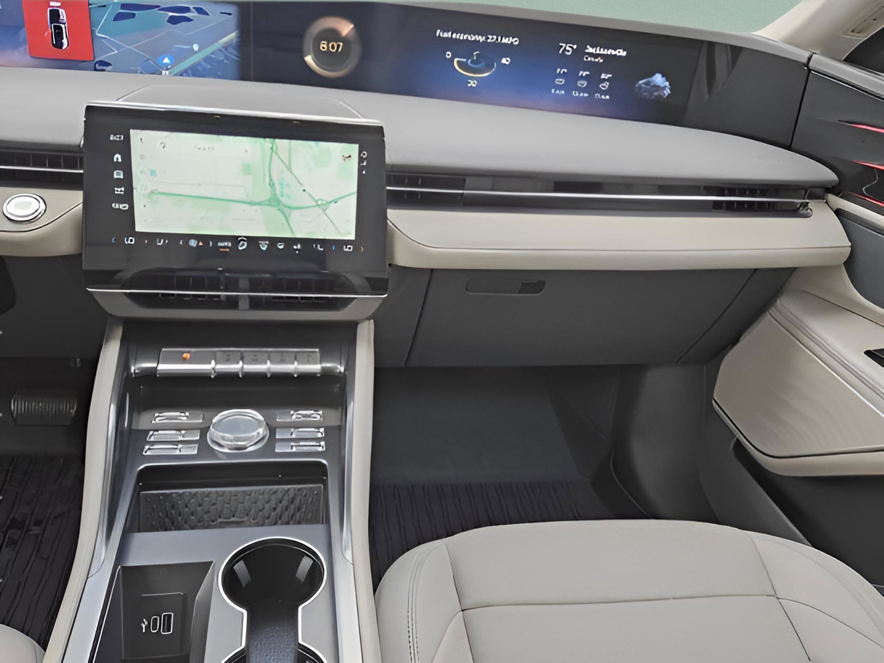 Used 2024 Lincoln Nautilus Premier image 11