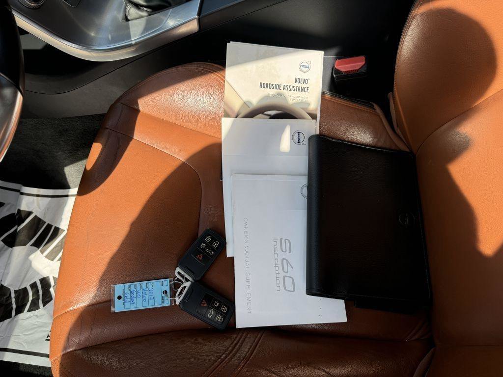 Used 2017 Volvo S60 T5 Inscription Platinum image 16