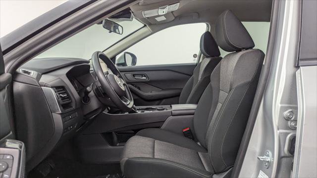 Used 2024 Nissan Rogue SV image 14