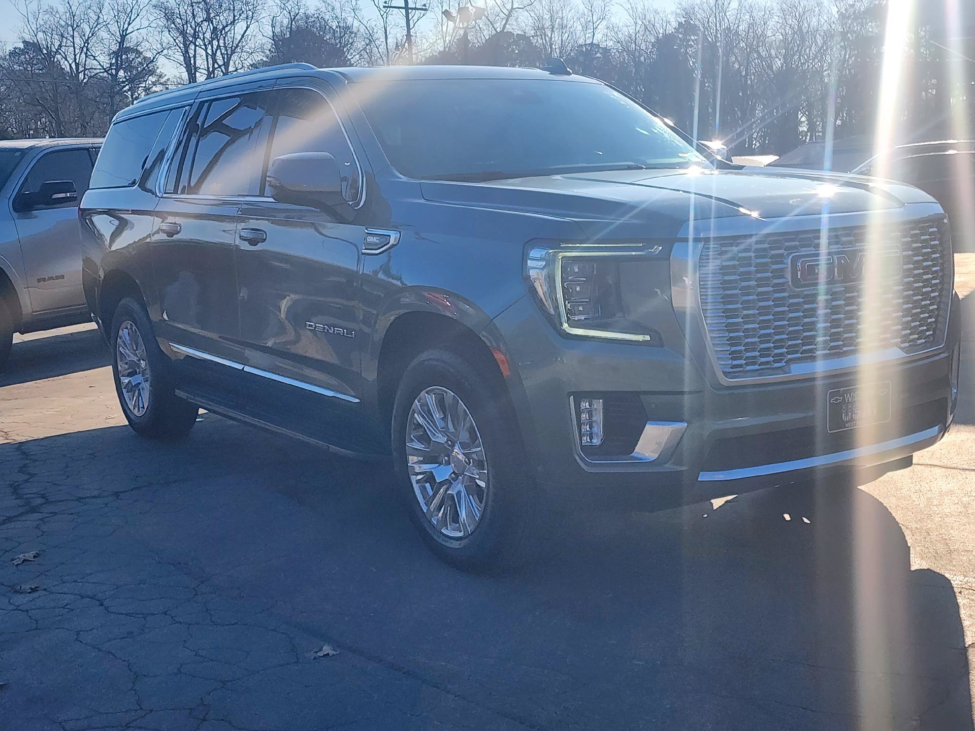 Used 2024 GMC Yukon XL Denali w/ Advanced Technology Package AWD/4WD image 6