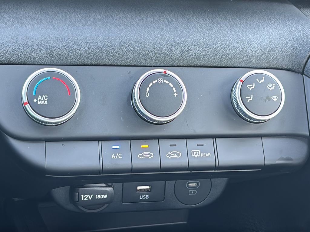 Certified 2025 Hyundai Elantra SE FWD image 32