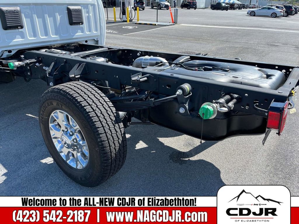 New 2024 RAM 3500 Limited image 5