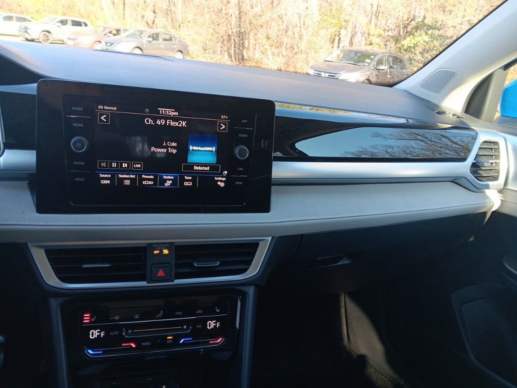 Used 2025 Volkswagen Taos SE w/ Panoramic Sunroof Package image 16