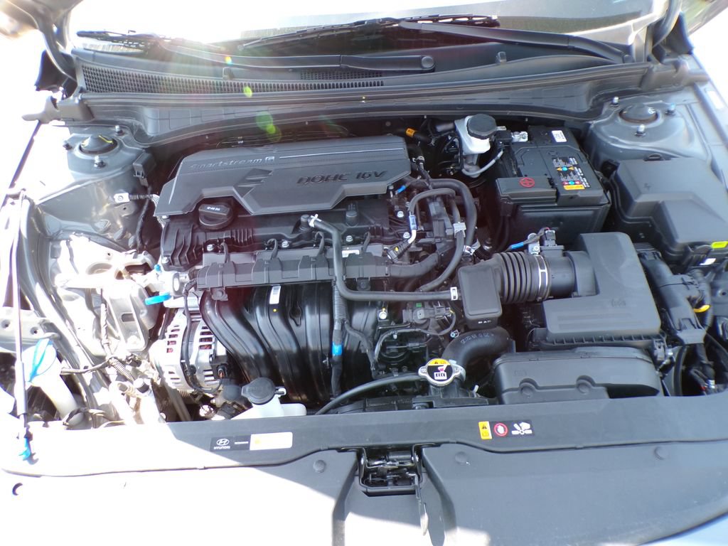 Used 2025 Hyundai Elantra Sport FWD image 32