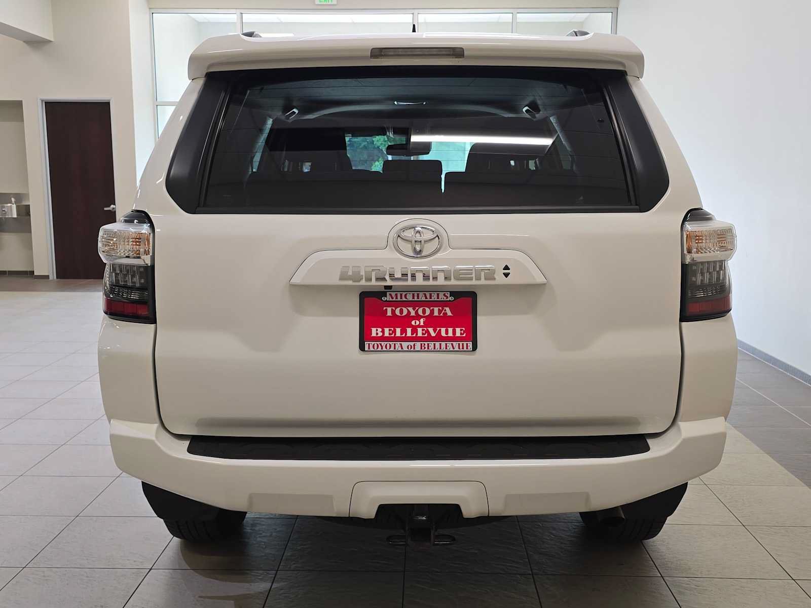Certified 2022 Toyota 4Runner SR5 AWD/4WD image 5
