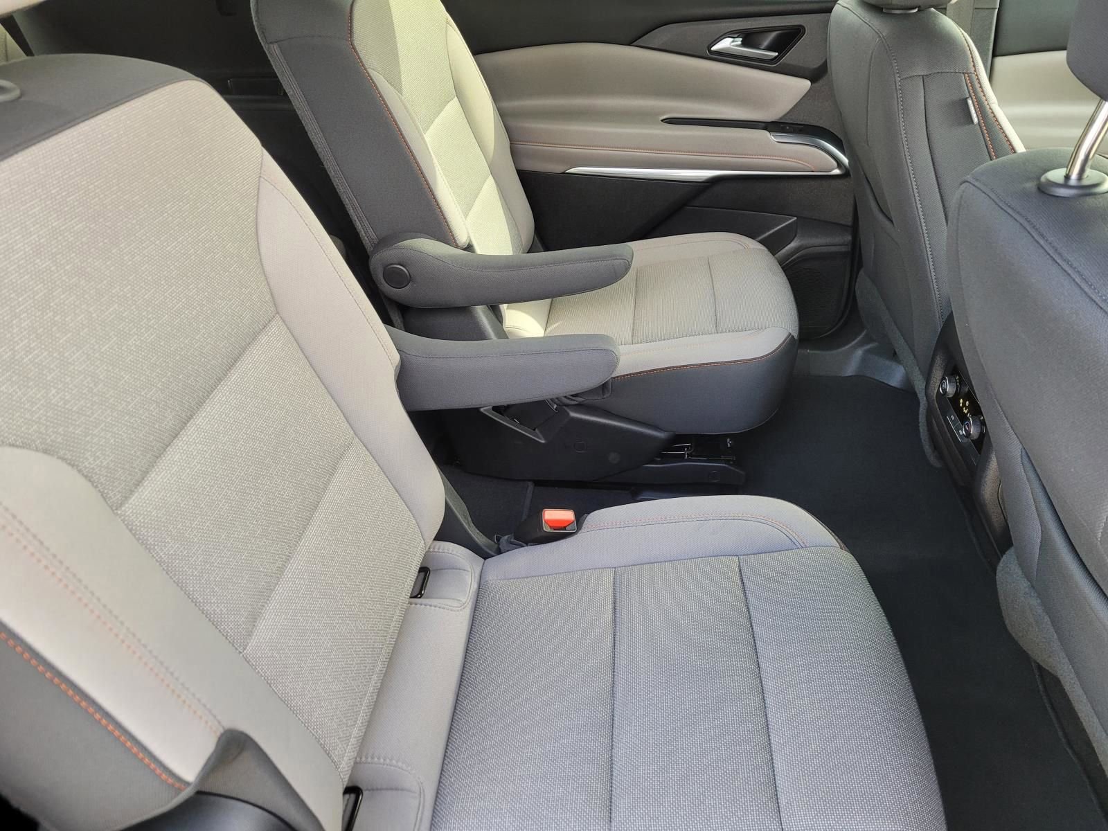 Used 2024 Chevrolet Traverse LT image 12