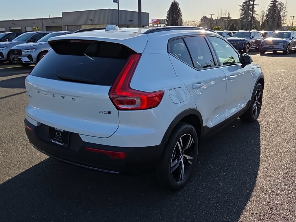New 2026 Volvo XC40 B5 Core w/ Climate Package AWD/4WD image 2