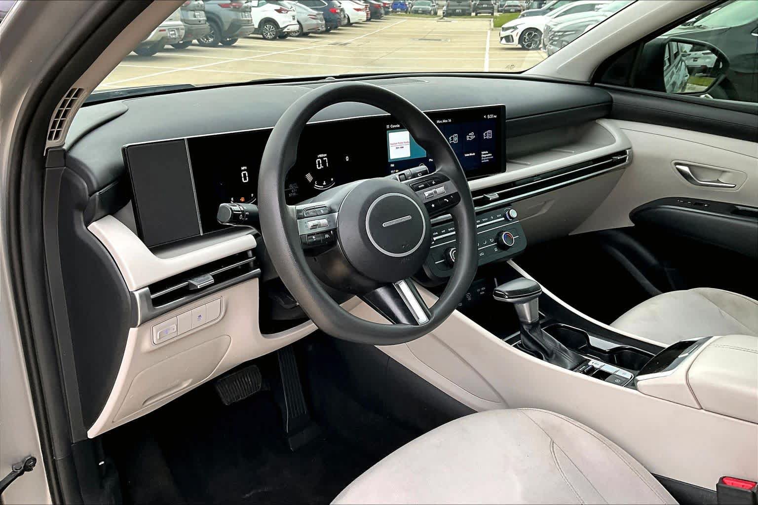 Used 2025 Hyundai Tucson SE FWD image 16